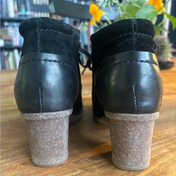 Clarks Comfortable Black Suede Laced Oxford Bootie Heel - Picture 8 of 8